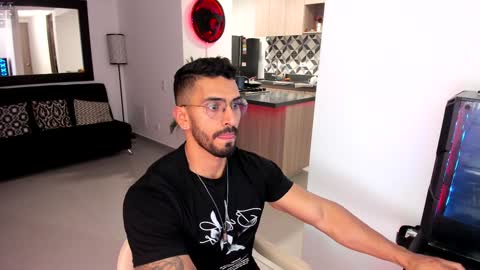 tony muscle1 online show from 02/09/25, 01:22