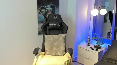 tony_petrov online show from 09/21/25, 07:43