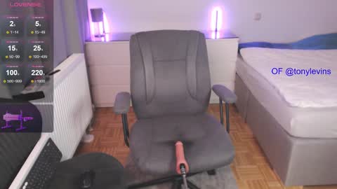 Snapshot of tonyleup chatting on 02/07/25, 05:31 Tony online show from 02/07/25, 05:31