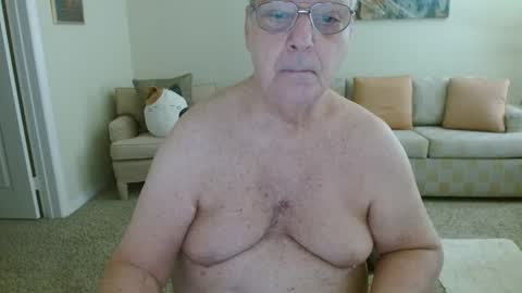 Snapshot of tonysview12000 chatting on 10/01/25, 06:14 tonysview12000 online show from 10/01/25, 06:14