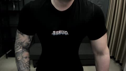 Snapshot of tonywilcoxx chatting on 02/02/25, 06:58 TonyWilcox online show from 02/02/25, 06:58