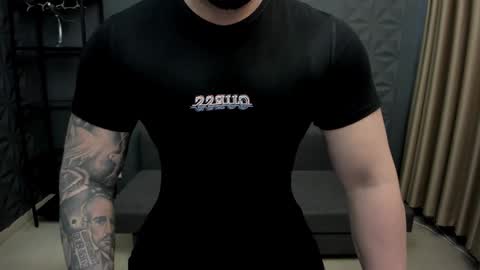 Snapshot of tonywilcoxx chatting on 02/10/25, 05:58 TonyWilcox online show from 02/10/25, 05:58