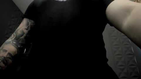 Snapshot of tonywilcoxx chatting on 02/11/25, 12:27 TonyWilcox online show from 02/11/25, 12:27