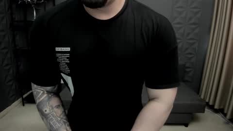 Snapshot of tonywilcoxx chatting on 03/11/25, 08:09 TonyWilcox online show from 03/11/25, 08:09