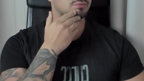 Snapshot of tonywilcoxx chatting on 10/03/25, 06:43 TonyWilcox online show from 10/03/25, 06:43