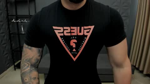 Snapshot of tonywilcoxx chatting on 10/10/25, 05:28 TonyWilcox online show from 10/10/25, 05:28