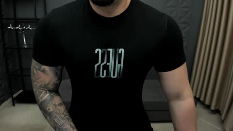 Snapshot of tonywilcoxx chatting on 10/14/25, 05:30 TonyWilcox online show from 10/14/25, 05:30