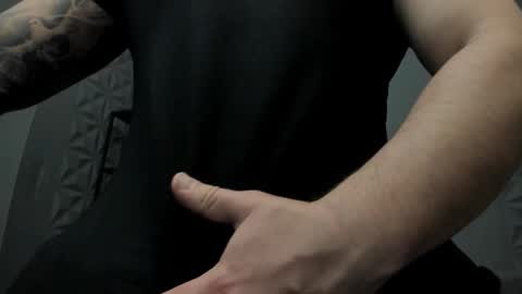 Snapshot of tonywilcoxx chatting on 10/17/25, 06:38 TonyWilcox online show from 10/17/25, 06:38