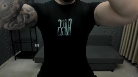 Snapshot of tonywilcoxx chatting on 10/18/25, 04:48 TonyWilcox online show from 10/18/25, 04:48