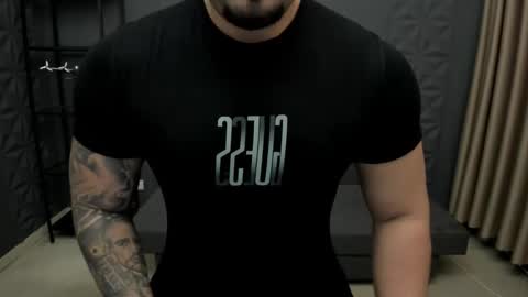 Snapshot of tonywilcoxx chatting on 10/21/25, 04:46 TonyWilcox online show from 10/21/25, 04:46