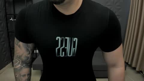 Snapshot of tonywilcoxx chatting on 10/24/25, 05:26 TonyWilcox online show from 10/24/25, 05:26