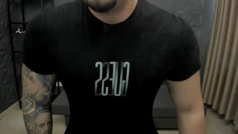 Snapshot of tonywilcoxx chatting on 10/31/25, 07:31 TonyWilcox online show from 10/31/25, 07:31