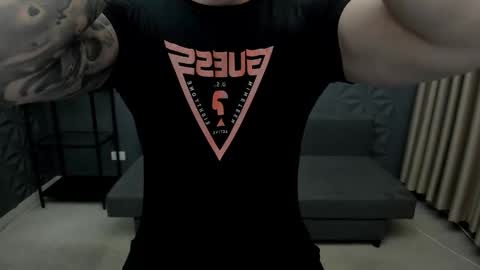 Snapshot of tonywilcoxx chatting on 11/14/25, 07:29 TonyWilcox online show from 11/14/25, 07:29