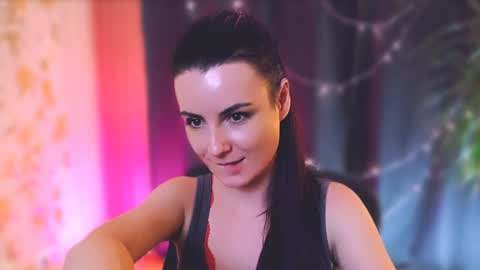 Elizabeth online show from 01/11/25, 01:37