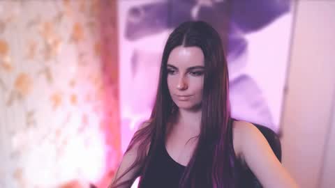 Elizabeth online show from 02/25/25, 01:50