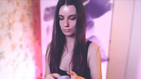 Elizabeth online show from 02/25/25, 04:53