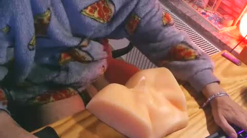 toohugeandstonedxoxo online show from 09/22/25, 11:51