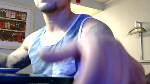 Snapshot of toomuchsmoke chatting on 12/03/24, 09:33 toomuchsmoke online show from 12/03/24, 09:33