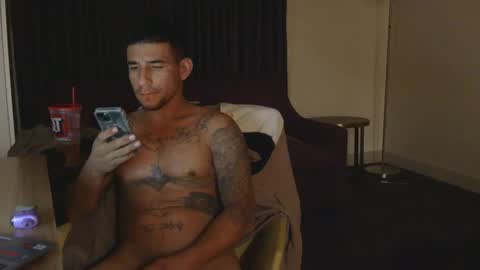 Snapshot of toomuchsmoke chatting on 12/19/24, 07:29 toomuchsmoke online show from 12/19/24, 07:29