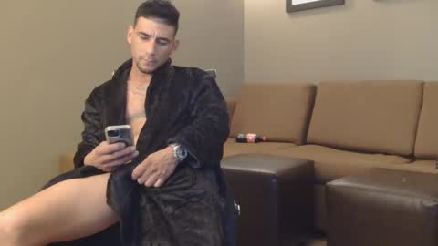 Snapshot of toomuchsmoke chatting on 12/31/24, 02:40 toomuchsmoke online show from 12/31/24, 02:40