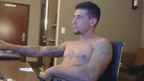 Snapshot of toomuchsmoke chatting on 01/05/25, 03:32 toomuchsmoke online show from 01/05/25, 03:32