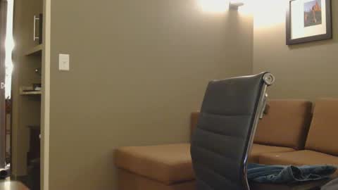 Snapshot of toomuchsmoke chatting on 01/10/25, 02:25 toomuchsmoke online show from 01/10/25, 02:25