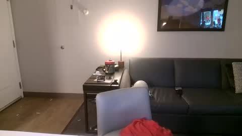 Snapshot of toomuchsmoke chatting on 02/06/25, 11:21 toomuchsmoke online show from 02/06/25, 11:21