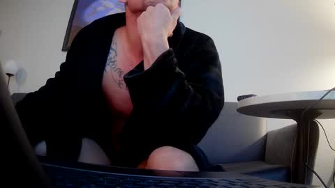 Snapshot of toomuchsmoke chatting on 02/09/25, 12:06 toomuchsmoke online show from 02/09/25, 12:06