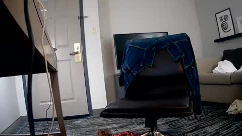 Snapshot of toomuchsmoke chatting on 10/07/25, 12:13 toomuchsmoke online show from 10/07/25, 12:13