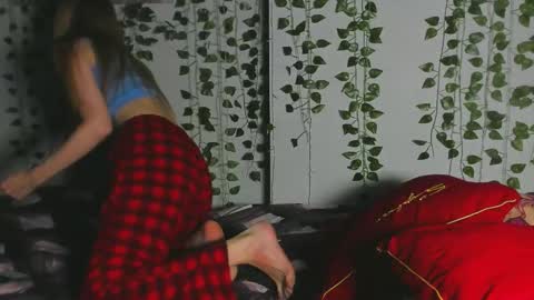 Alice and Sandra online show from 02/14/26, 09:22