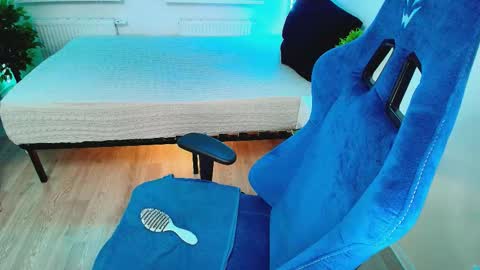 Snapshot of topcranberry chatting on 09/24/25, 03:48 topcranberry online show from 09/24/25, 03:48