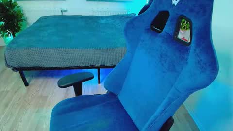 Snapshot of topcranberry chatting on 10/26/25, 02:01 topcranberry online show from 10/26/25, 02:01