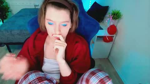 Snapshot of topcranberry chatting on 10/27/25, 02:04 topcranberry online show from 10/27/25, 02:04