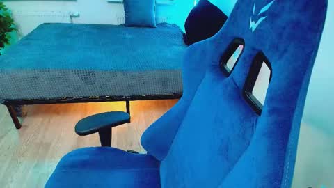 Snapshot of topcranberry chatting on 10/30/25, 10:43 topcranberry online show from 10/30/25, 10:43