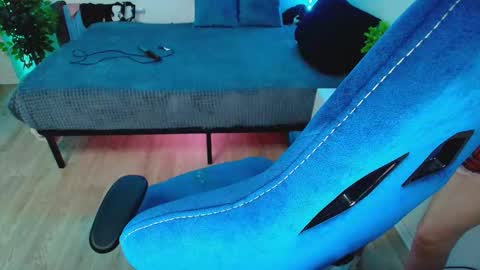 Snapshot of topcranberry chatting on 11/16/25, 10:04 topcranberry online show from 11/16/25, 10:04