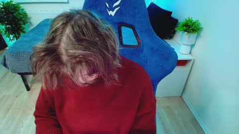 Snapshot of topcranberry chatting on 11/19/25, 08:14 topcranberry online show from 11/19/25, 08:14