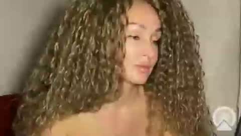 Snapshot of topin23 chatting on 02/21/25, 06:48 Leila online show from 02/21/25, 06:48