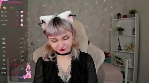 Snapshot of tori_cutie chatting on 10/16/25, 12:11 Tori online show from 10/16/25, 12:11