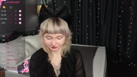 Tori online show from 11/28/25, 12:13