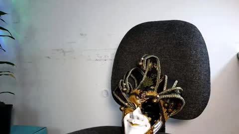 Enzo Moretti online show from 11/18/25, 01:44