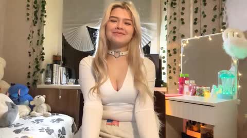 Lina online show from 11/26/25, 04:30