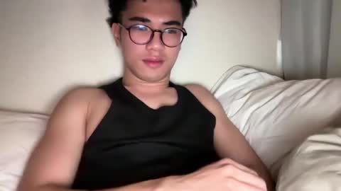 Snapshot of toshikaro0 chatting on 12/27/24, 05:31 Karo online show from 12/27/24, 05:31