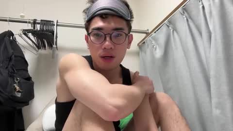 Snapshot of toshikaro0 chatting on 02/03/25, 05:03 Karo online show from 02/03/25, 05:03