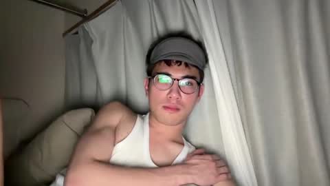 Snapshot of toshikaro0 chatting on 02/16/25, 01:38 Karo online show from 02/16/25, 01:38