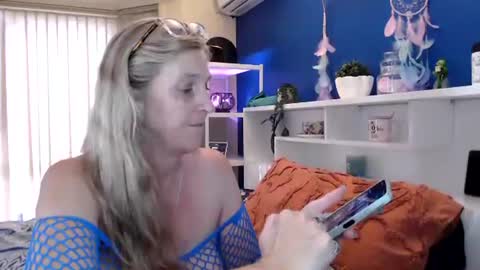 Snapshot of total_aussie_milfs chatting on 02/04/25, 11:06 Milly online show from 02/04/25, 11:06