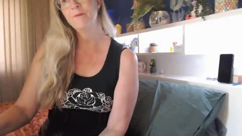 Snapshot of total_aussie_milfs chatting on 05/14/26, 11:22 Milly online show from 05/14/26, 11:22