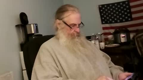 totallyawesome_65 online show from 11/26/25, 05:52