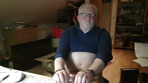 Snapshot of toto758 chatting on 11/11/25, 08:42 toto758 online show from 11/11/25, 08:42