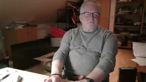 Snapshot of toto758 chatting on 11/16/25, 09:20 toto758 online show from 11/16/25, 09:20