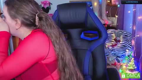 Snapshot of touch_m3 chatting on 12/18/25, 08:20 online show from 12/18/25, 08:20